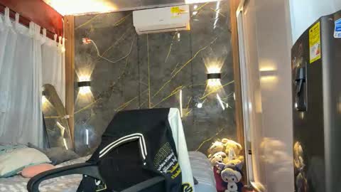 Snapshot of pichon_baby chatting on 18, 12, 2025 pichon_baby online show from 18, 12, 2025