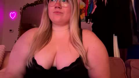 Snapshot of piggyrose chatting on 28, 9, 2025 Piggy Rose online show from 28, 9, 2025