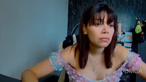 Snapshot of piixiie_d_oll chatting on 12, 3, 2025 Andrea G online show from 12, 3, 2025