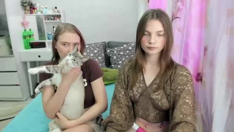 Adele and Elli online show from 23, 4, 2026