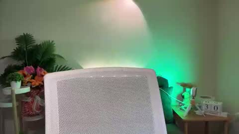 Hot Feb online show from 30, 9, 2025