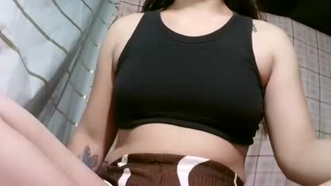 Snapshot of pinay_janella10 chatting on 17, 9, 2025 pinay_janella10 online show from 17, 9, 2025