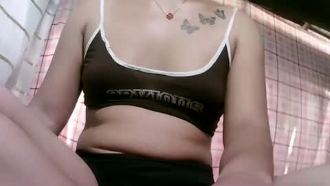 Snapshot of pinay_janella10 chatting on 18, 10, 2025 pinay_janella10 online show from 18, 10, 2025