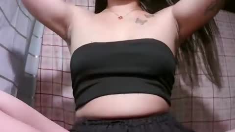 Snapshot of pinay_janella10 chatting on 25, 10, 2025 pinay_janella10 online show from 25, 10, 2025