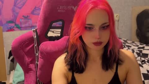 Snapshot of pineapple_dope chatting on 27, 5, 2026 Nancy online show from 27, 5, 2026