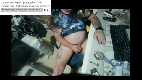 Snapshot of pini_z chatting on 10, 1, 2025 pini_z online show from 10, 1, 2025