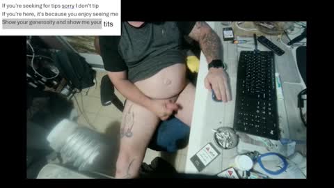 Snapshot of pini_z chatting on 12, 1, 2025 pini_z online show from 12, 1, 2025