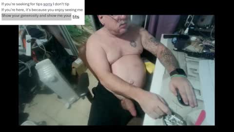 Snapshot of pini_z chatting on 23, 2, 2025 pini_z online show from 23, 2, 2025