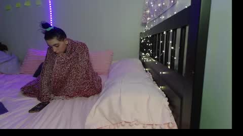 Snapshot of pink_tv chatting on 2, 10, 2025 pink_tv online show from 2, 10, 2025