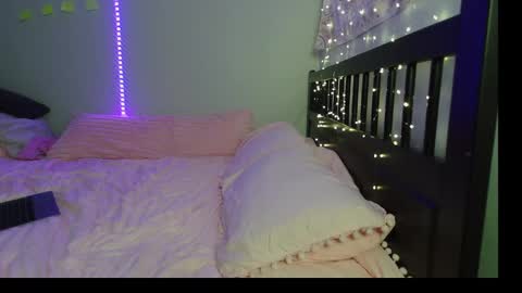 Snapshot of pink_tv chatting on 3, 10, 2025 pink_tv online show from 3, 10, 2025