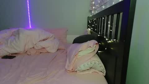 Snapshot of pink_tv chatting on 22, 10, 2025 pink_tv online show from 22, 10, 2025