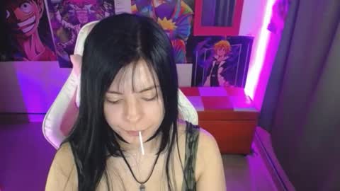 pink_yuii online show from 9, 11, 2025