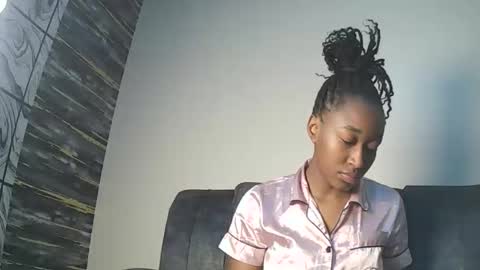 PinkyAura online show from 11, 2, 2026