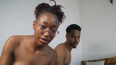 PinkyAura online show from 4, 4, 2026