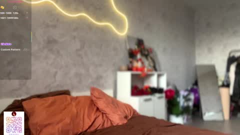 Snapshot of pinkncrazy chatting on 24, 10, 2025  HERES ALICE  WELCOME EVERYONE LOVENSE DOMI REACT TO YOUR TIPS LETS MAKE A GREAT SHOW TOGETHER  online show from 24, 10, 2025