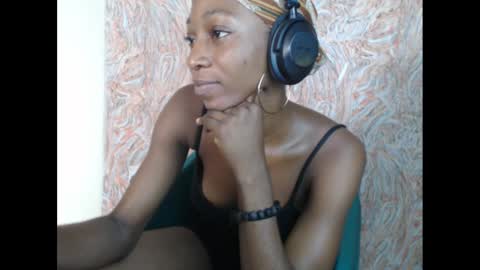 Snapshot of pinknjuicyx chatting on 17, 12, 2024 pinknjuicyx online show from 17, 12, 2024