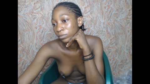 Snapshot of pinknjuicyx chatting on 18, 12, 2024 pinknjuicyx online show from 18, 12, 2024