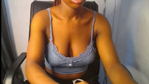 Snapshot of pinky_pussy68635 chatting on 4, 10, 2025 Arena online show from 4, 10, 2025