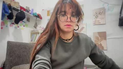 Snapshot of pinkyrosexx chatting on 21, 12, 2025 Rose online show from 21, 12, 2025