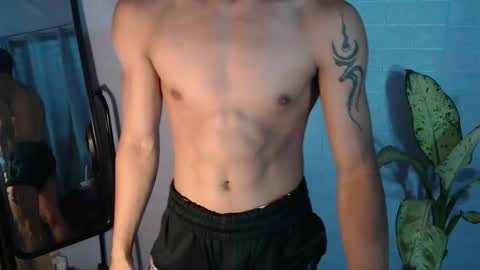 Snapshot of pinoy_palautogxxx chatting on 16, 4, 2026 pinoy_palautogxxx online show from 16, 4, 2026