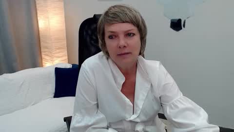 Bella online show from 19, 9, 2025