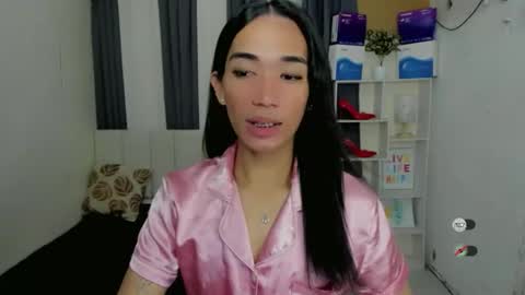 pixiedoll_ online show from 19, 12, 2025