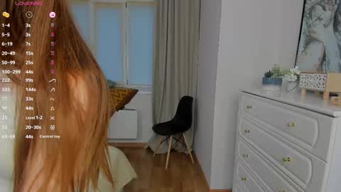 Snapshot of pixiesdoll chatting on 23, 11, 2025 Mila online show from 23, 11, 2025