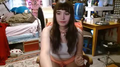Snapshot of pixinun chatting on 7, 5, 2026 Izzy online show from 7, 5, 2026