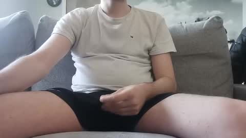 Snapshot of pladplad chatting on 8, 12, 2024 PLADPLAS online show from 8, 12, 2024