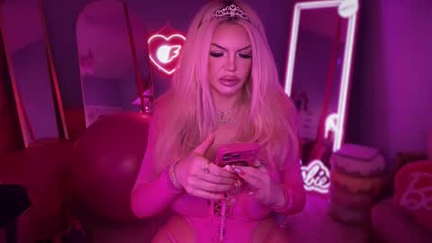 Snapshot of plasticfuckdoll chatting on 27, 9, 2025 Dumb bimbo fuck doll online show from 27, 9, 2025