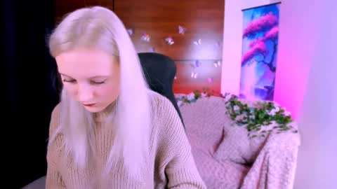 Snapshot of playful_sophie chatting on 28, 12, 2024 Sophie online show from 28, 12, 2024