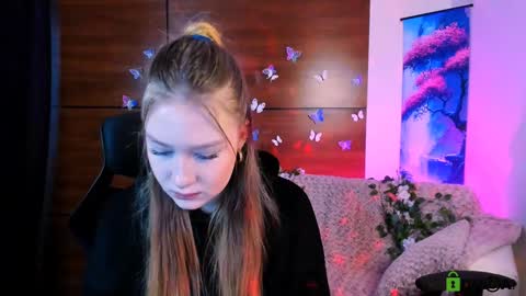 Snapshot of playful_sophie chatting on 6, 1, 2025 Sophie online show from 6, 1, 2025