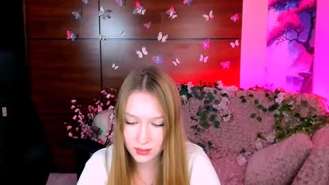 Snapshot of playful_sophie chatting on 2, 2, 2025 Sophie online show from 2, 2, 2025