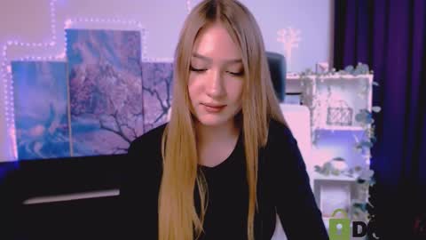 Snapshot of playful_sophie chatting on 19, 2, 2025 Sophie online show from 19, 2, 2025