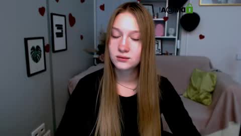 Snapshot of playful_sophie chatting on 23, 2, 2025 Sophie online show from 23, 2, 2025