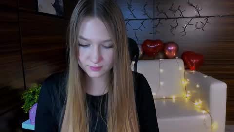 Snapshot of playful_sophie chatting on 4, 3, 2025 Sophie online show from 4, 3, 2025