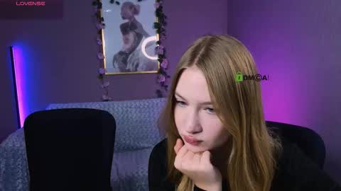 Snapshot of playful_sophie chatting on 9, 10, 2025 Sophie online show from 9, 10, 2025