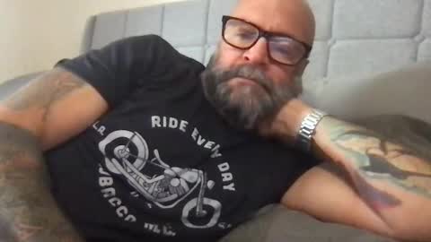 Snapshot of pleasesitonmycock chatting on 2, 4, 2026 PleaseSitOnMyCock online show from 2, 4, 2026