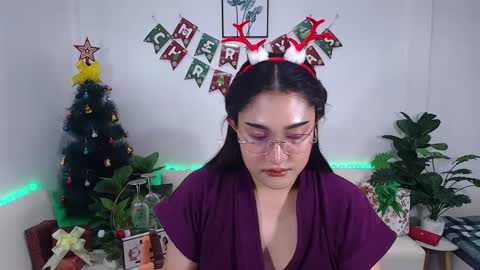 Ploysai online show from 11, 12, 2024