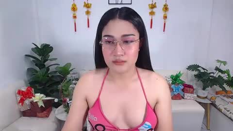 Ploysai online show from 11, 2, 2025