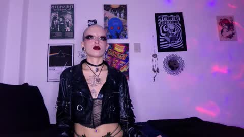 Snapshot of plutonbluemoon_999 chatting on 31, 10, 2025 online show from 31, 10, 2025