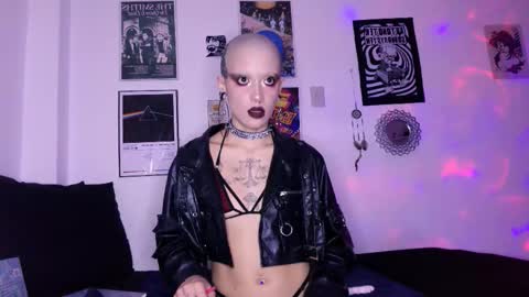 Snapshot of plutonbluemoon_999 chatting on 6, 11, 2025 online show from 6, 11, 2025