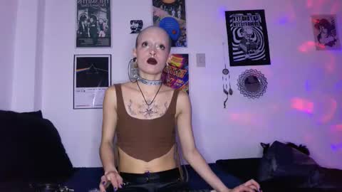 Snapshot of plutonbluemoon_999 chatting on 6, 11, 2025 online show from 6, 11, 2025