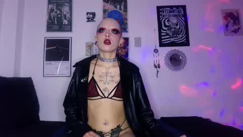 Snapshot of plutonbluemoon_999 chatting on 13, 11, 2025 online show from 13, 11, 2025