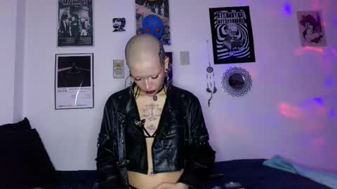 Snapshot of plutonbluemoon_999 chatting on 28, 11, 2025 online show from 28, 11, 2025