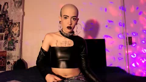 Snapshot of plutonbluemoon_999 chatting on 6, 1, 2026 online show from 6, 1, 2026