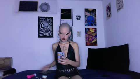 Snapshot of plutonbluemoon_999 chatting on 6, 1, 2026 online show from 6, 1, 2026