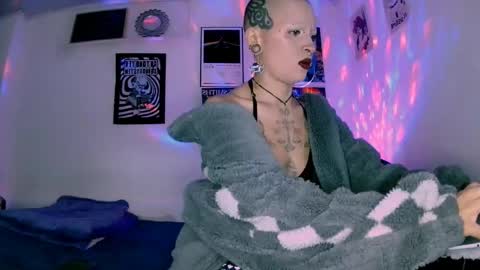    online show from 21, 4, 2026