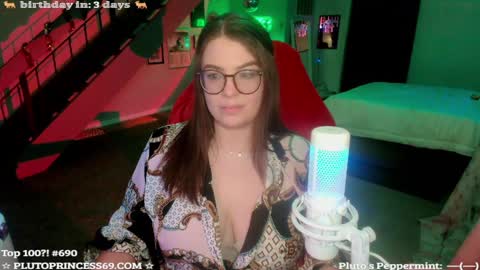 Snapshot of plutoprincess69 chatting on 4, 12, 2024 Pluto Princess online show from 4, 12, 2024