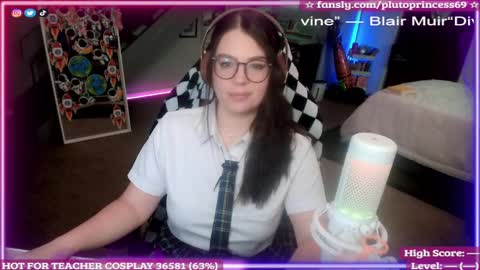 Snapshot of plutoprincess69 chatting on 25, 9, 2025 Pluto Princess online show from 25, 9, 2025